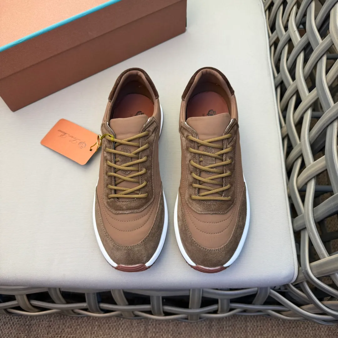 Factory price: 460💰Loro men's shoes💰iana WeekendWalk men's waterproof sports shoes! Waterproof canvas warm men's shoes, the lightest L men's shoes in history 💰jogging shoes, the upper is made of Wind microfiber with StormSystem® waterproof and windproof treatment and goatskin, which is waterproof and warm. There will be a little wrinkle on the upper, which is normal because the waterproof fabric is very soft and the exquisite carving is very challenging. Craftsmanship and lathe workmanship, the lining is made of cloth for a warmer and more comfortable fit, and the Kummel-colored rubber outsole is made of lightweight material: this structure ensures proper weight distribution during walking, improves shock absorption and rebound, enhances grip and stability, and the eyelets and upper back of the shoe are embellished with light and very comfortable shoes! Packed in the original box at the counter, multiple colors available! Size: 39-40-41-42-43-44 45 standard leather shoe size